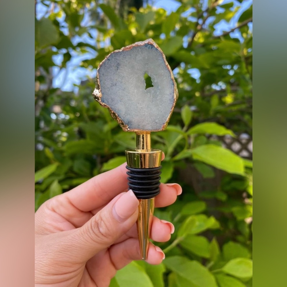 Elegant Gold and Blue Geode Wine Stopper